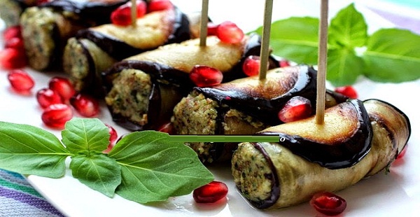Рулетики из баклажанов с орехами.