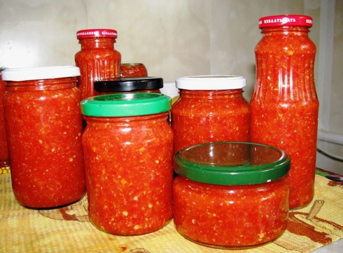 Любимый рецепт аджики «Ням-ням». Вкуснотища неописуемая!