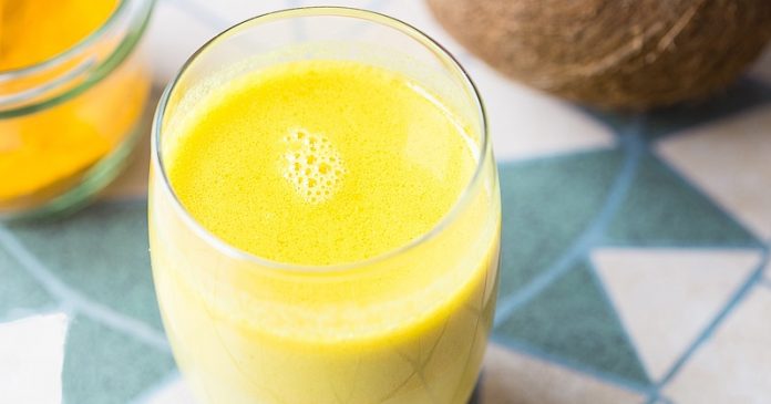 Выпейте эту смесь имбиря и куркумы перед сном, чтобы очистить свою печень и проснуться бодрым!