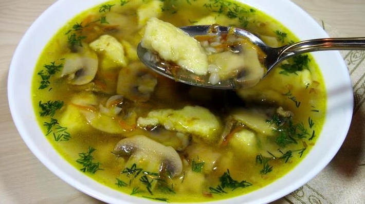 Гречневый суп с грибами и картофельными клецками: любимый рецепт