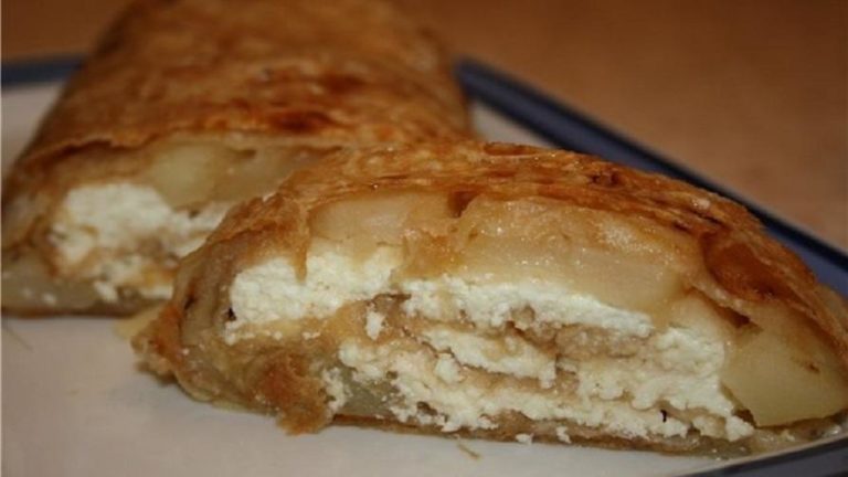 Лаваш с яблоком и творогом