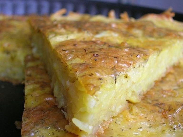 ОНА СМЕШАЛА НАТЕРТЫЙ КАРТОФЕЛЬ С СЫРОМ И ЧЕСНОКОМ И ОТПРАВИЛА В ДУХОВКУ