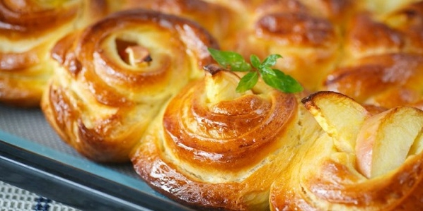 Булочки на кефире с яблоками: ароматные и нежные, как бабушкины руки!