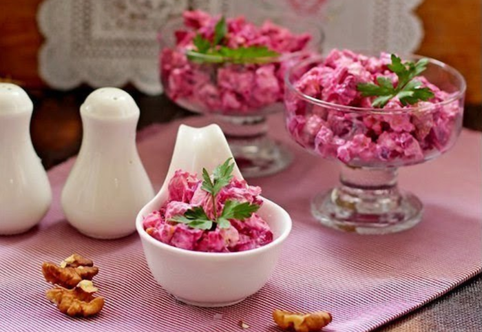 Полезно и очень вкусно: свекольный салат с курицей