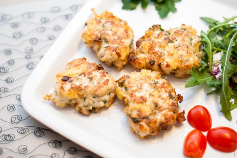 Фантастически вкусные куриные оладьи с сыром — пальчики оближешь!