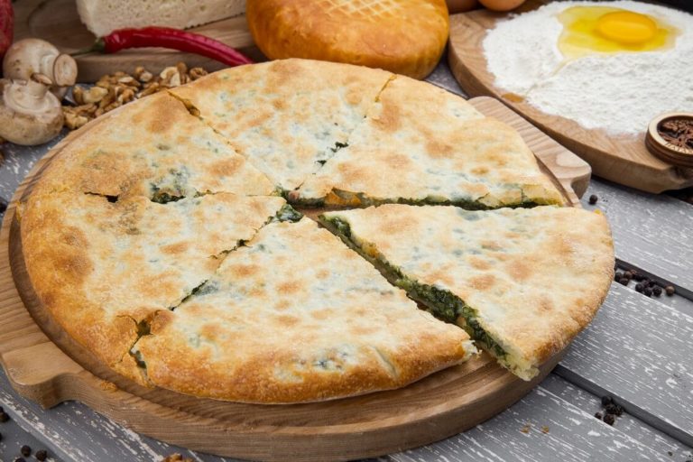 Хачапури с сыром и зеленью. Это так вкусно, что словами не передать!